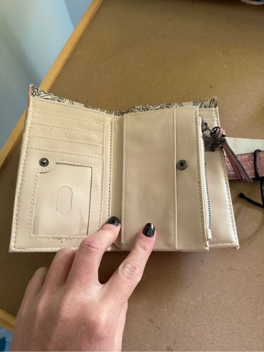Jessica Simpson Wallet - Picture 4 of 5